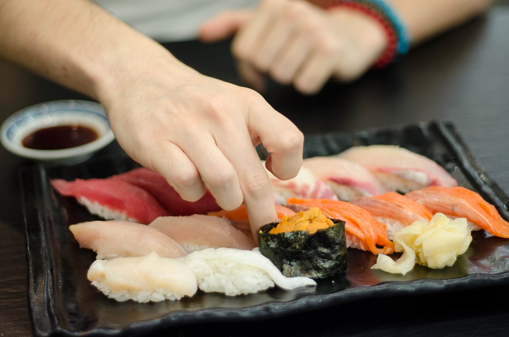 Cara Makan Sushi