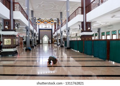 Desain Interior Masjid 2 Lantai