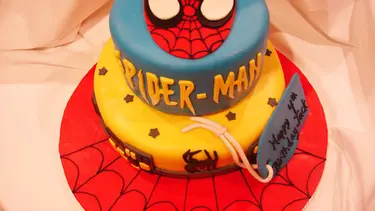Desain Kue Tart Spiderman