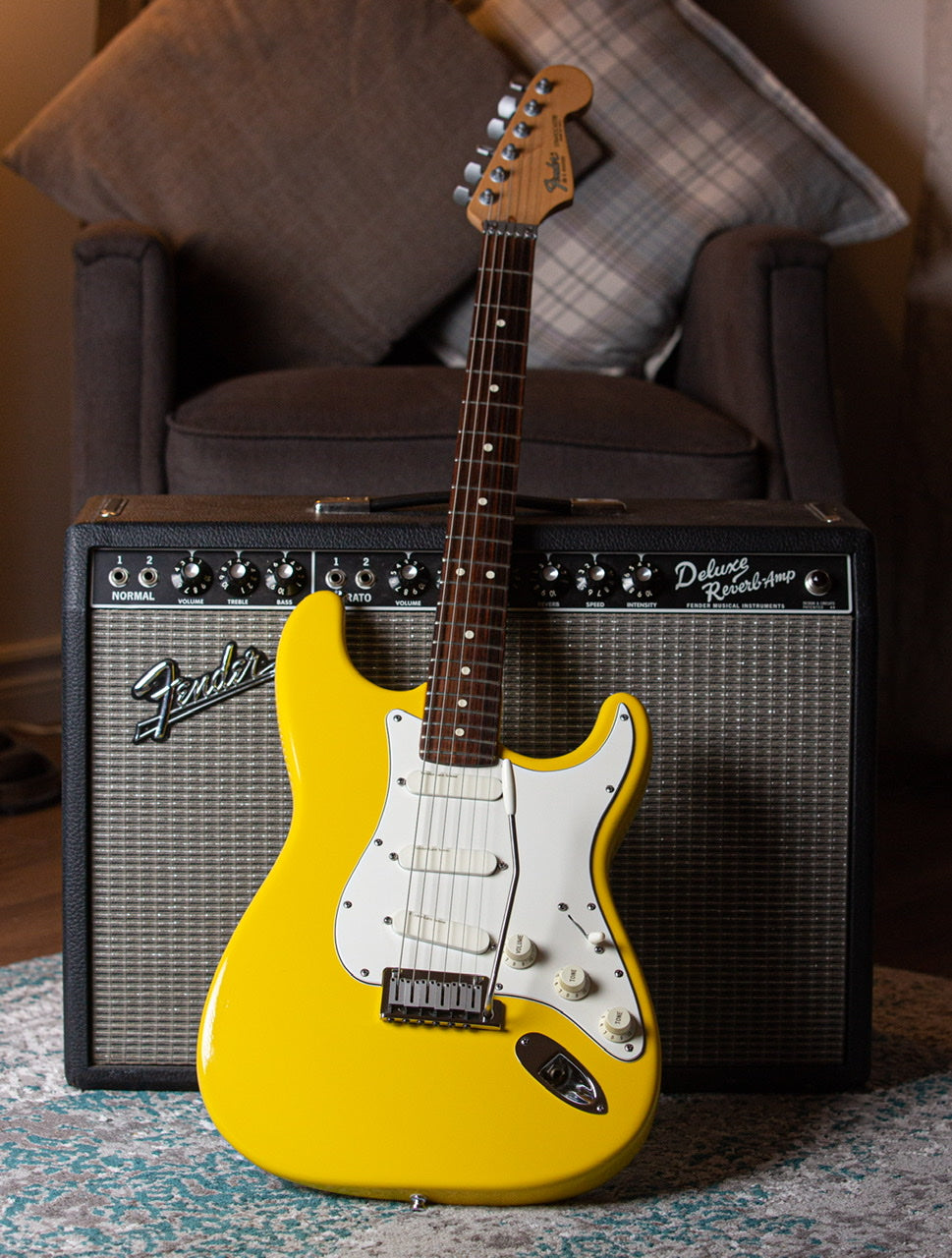 Fender Stratocaster Graffiti Yellow