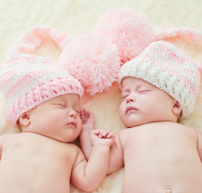 Foto Bayi Kembar Baru Lahir