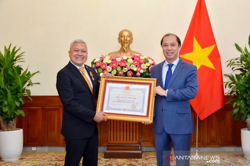 Gambar Bendera Dan Presiden Vietnam