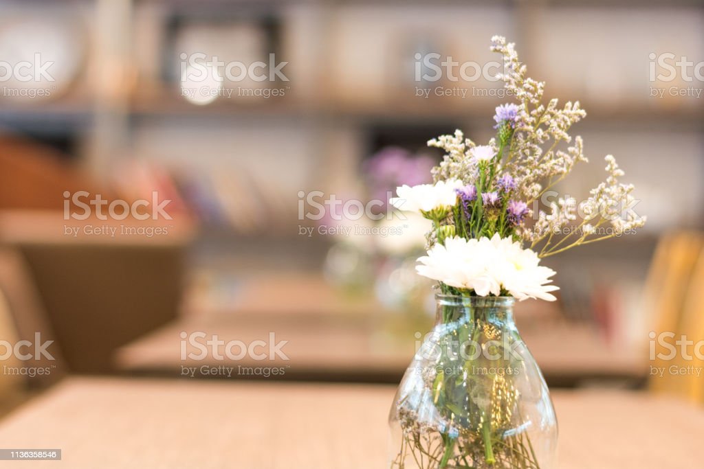 Gambar Bunga Dalam Vas Hitam Putih