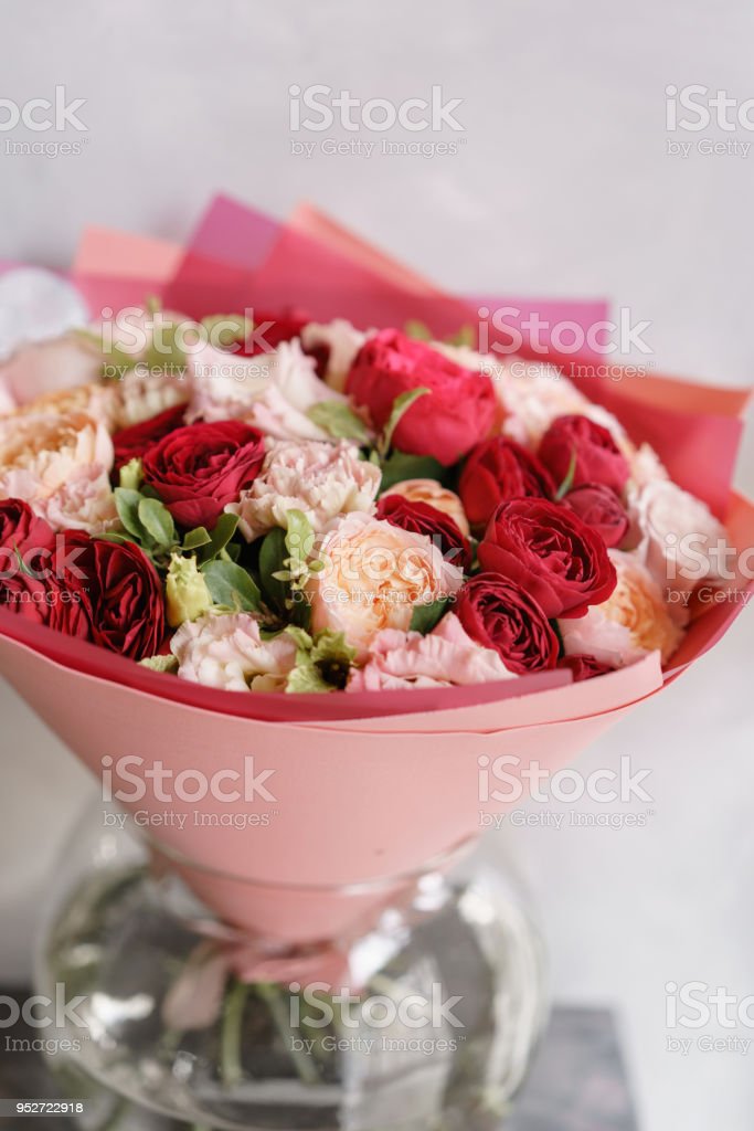 Gambar Bunga Di Atas Meja