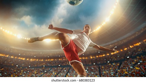 Gambar Orang Menendang Bola