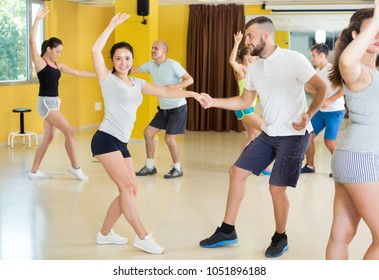 Gambar Orang Sedang Dance