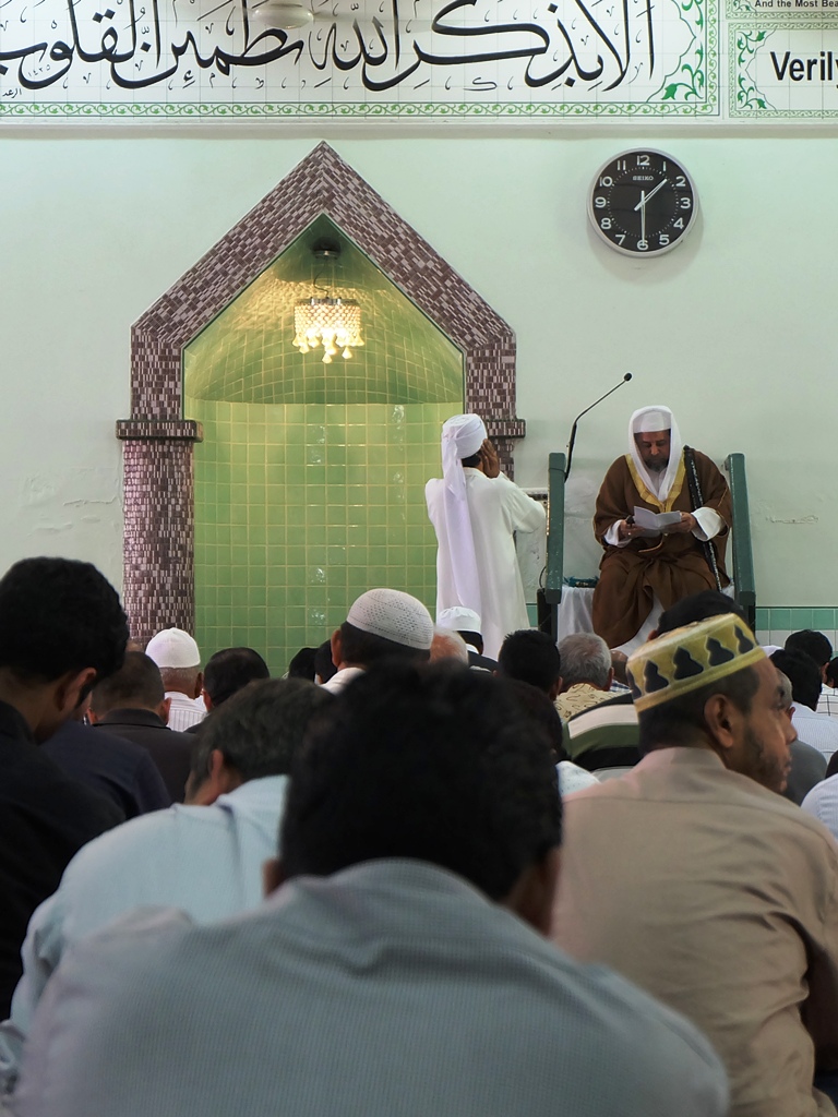 Gambar Orang Sholat Di Masjid