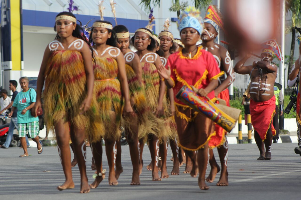 Gambar Tari Yospan Dari Papua