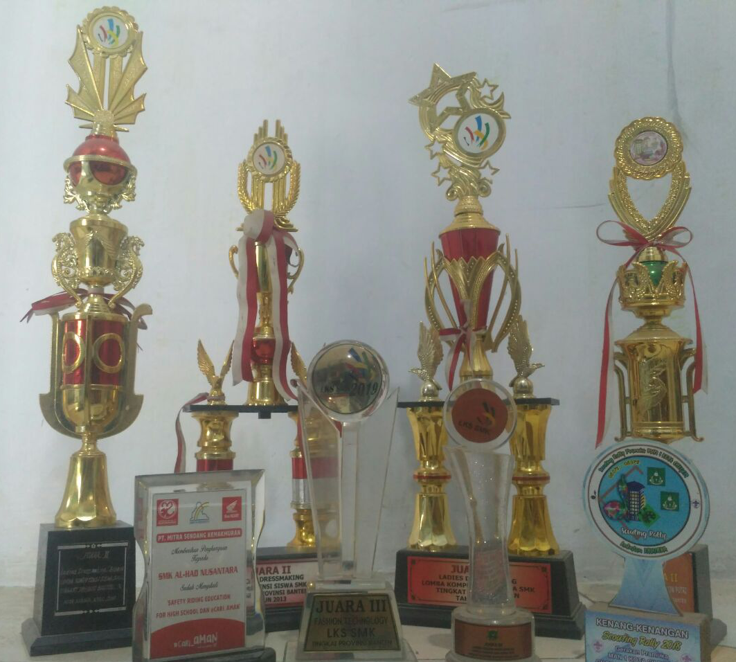 Piala Juara Kelas Png